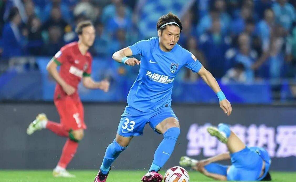 马竞半场1-0领先费耶诺德。